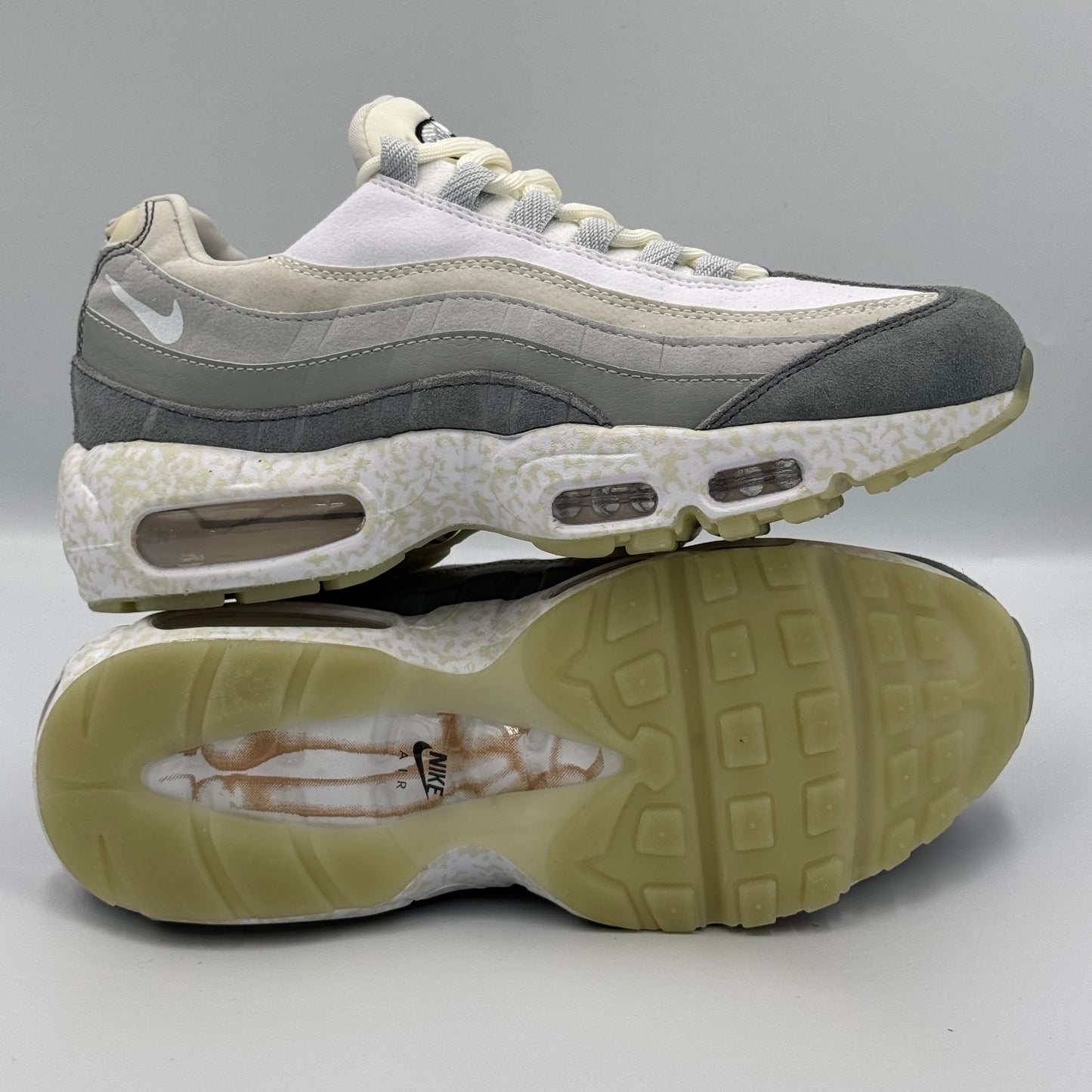AIR MAX 95 X ANATOMY OF AIR LIGHT BONE 💡 🦴