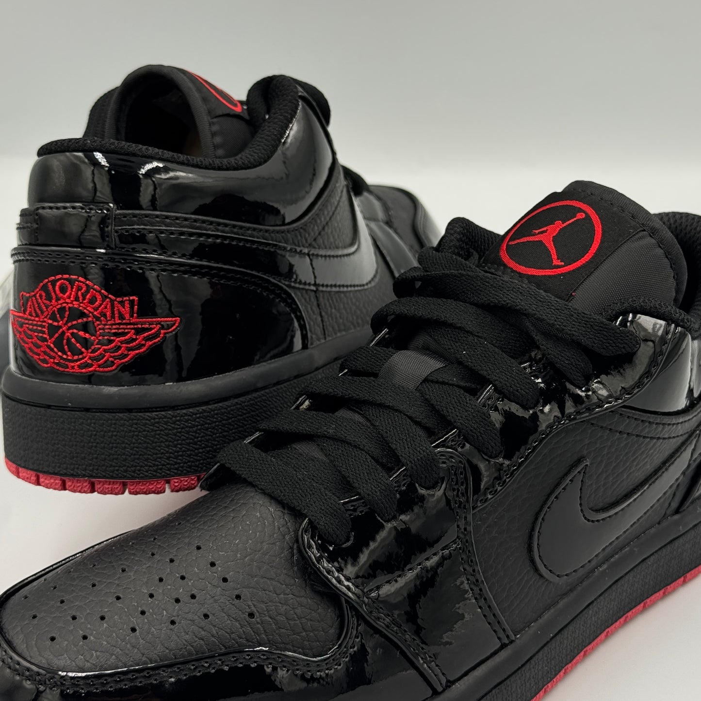 AIR JORDAN 1 LOW RETRO SUELA ROJA