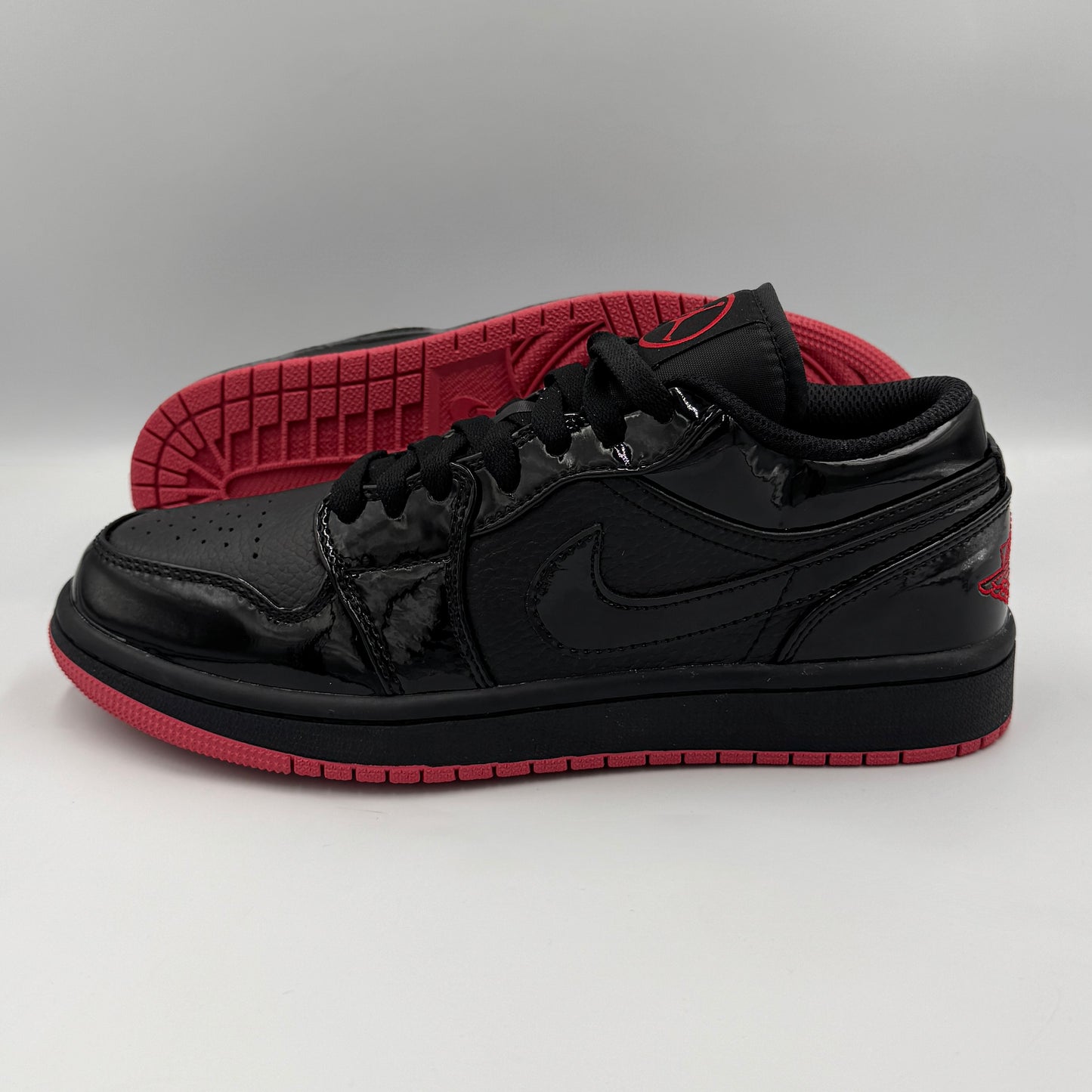 AIR JORDAN 1 LOW RETRO SUELA ROJA