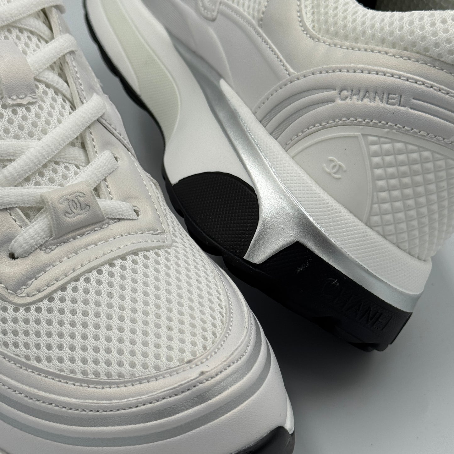 CHANEL CC RUNNER WHITE