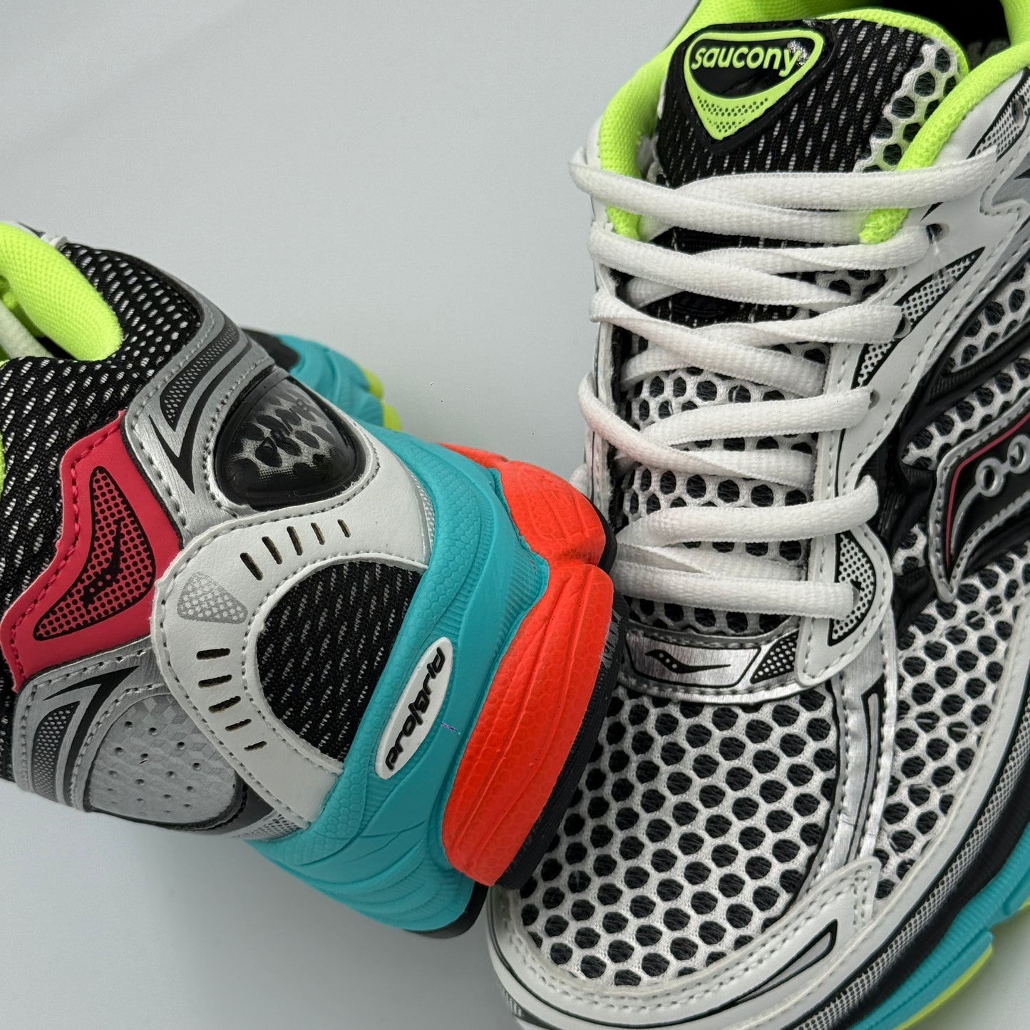 SAUCONY OMNI 9 SILVER MUTANT