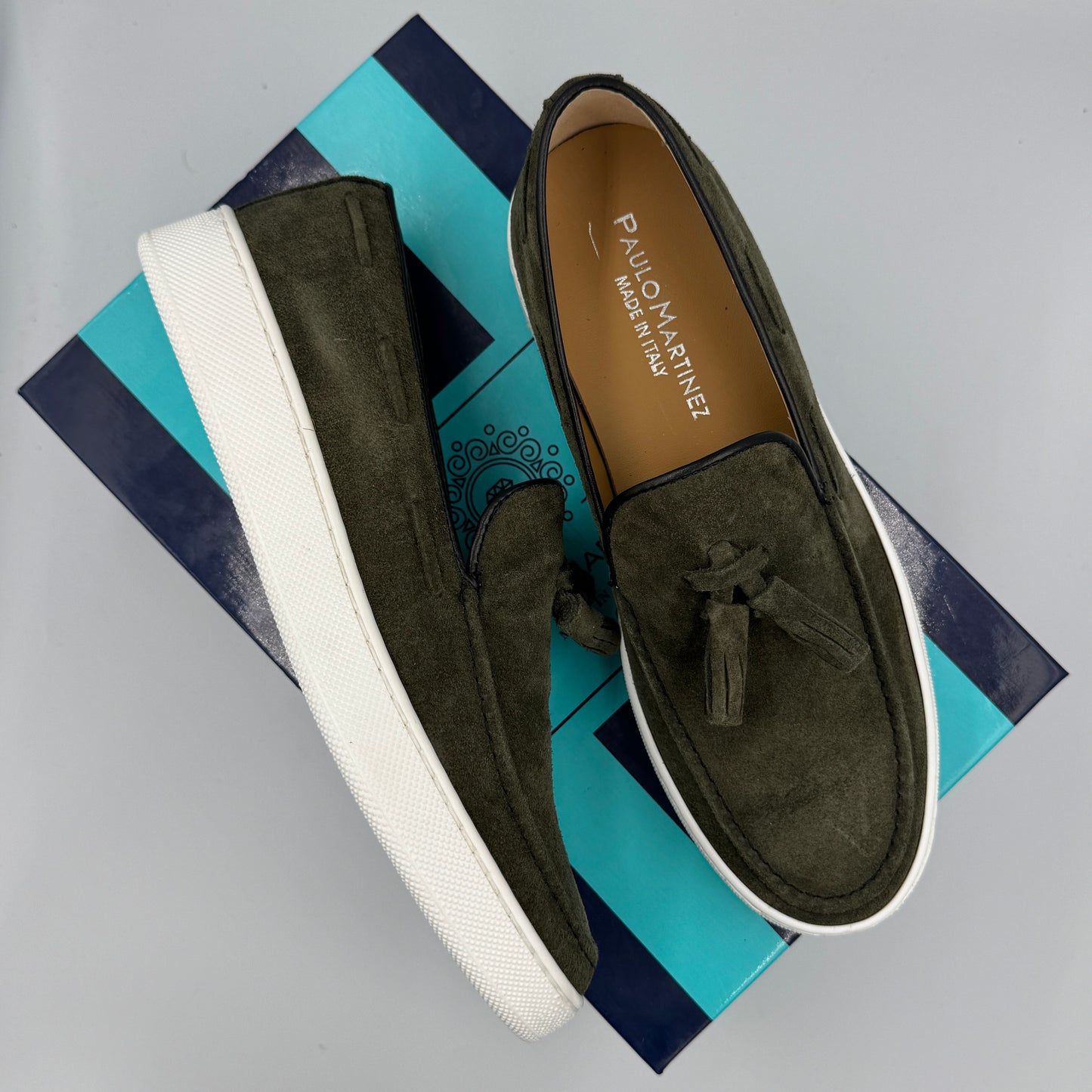 MOCASSIN PAULO MARTINEZ EN DAIM ORIGINAL ( VERT MILITAIRE CHIC )