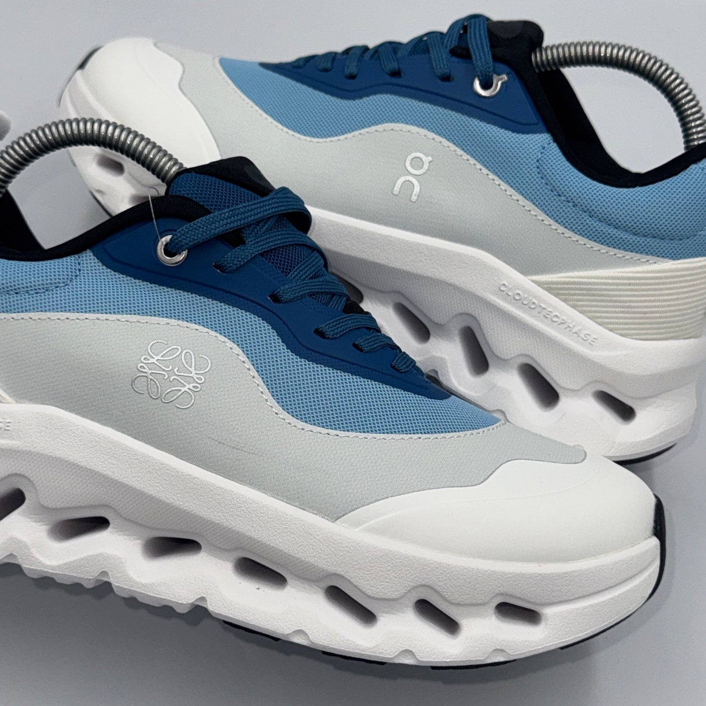 ON X LOEWE CLOUDTILT BLUE WHITE