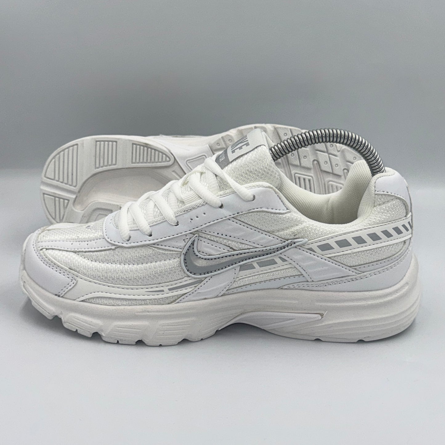 NIKE INITIATOR WHITE SILVER