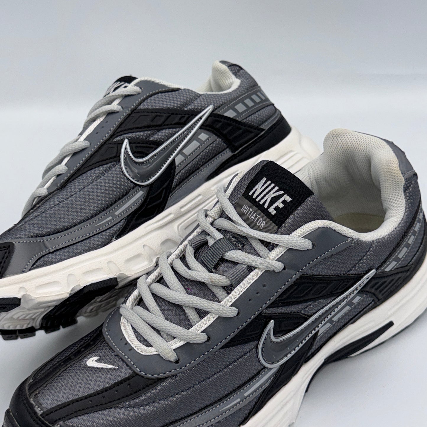 NIKE INITIATOR METALLIC GREY