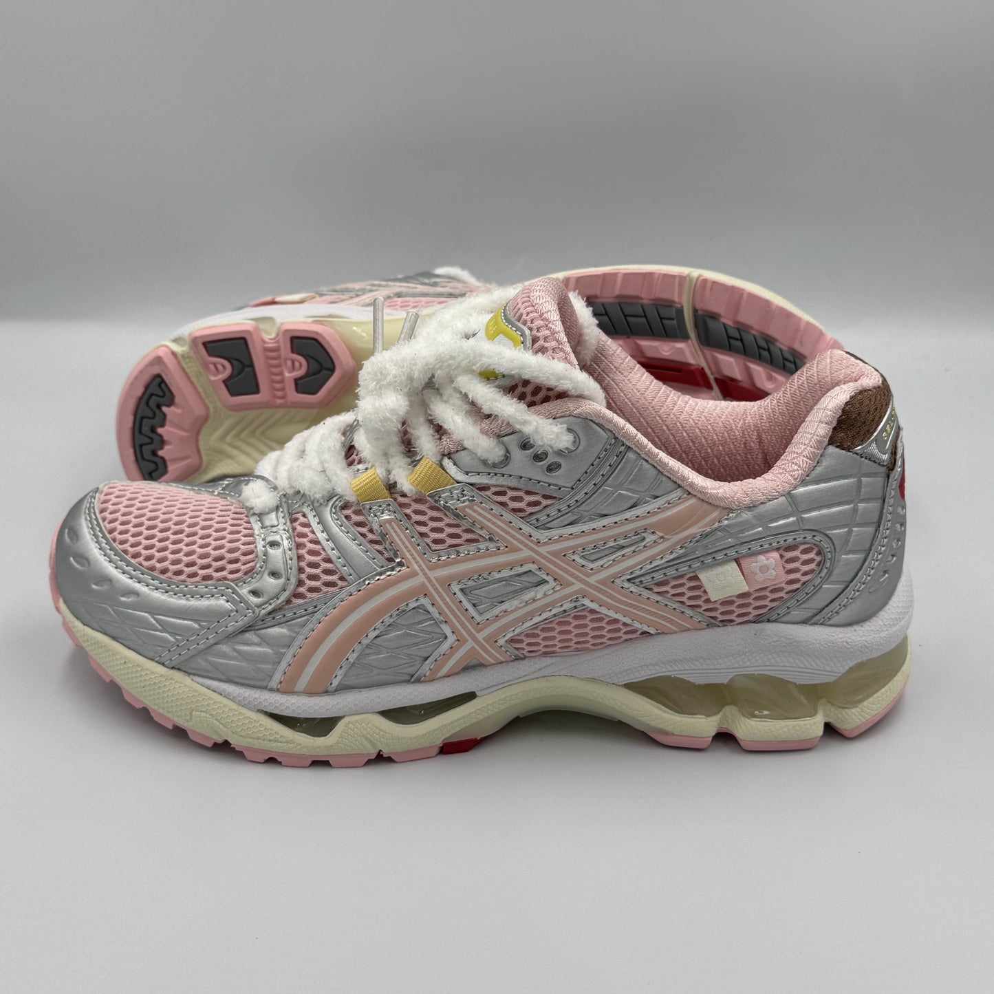 ASICS GEL NIMBUS 10.1 X ATMOS X VANDYTHEPINK
( STRAWBERRY CREAM / METALLIC SILVER )