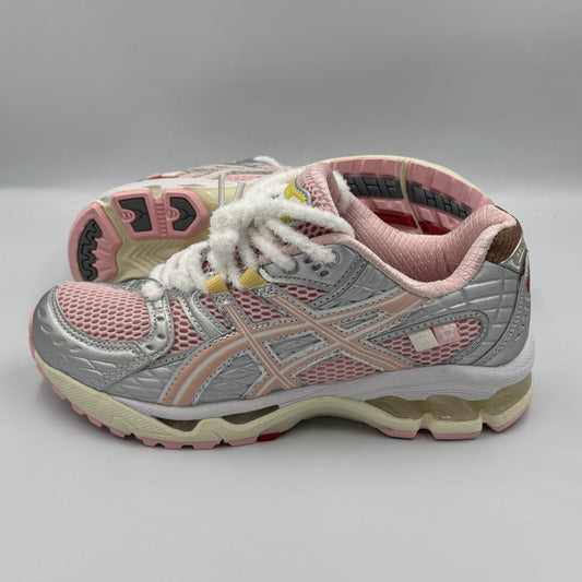 ASICS GEL NIMBUS 10.1 X ATMOS X VANDYTHEPINK
( STRAWBERRY CREAM / METALLIC SILVER )