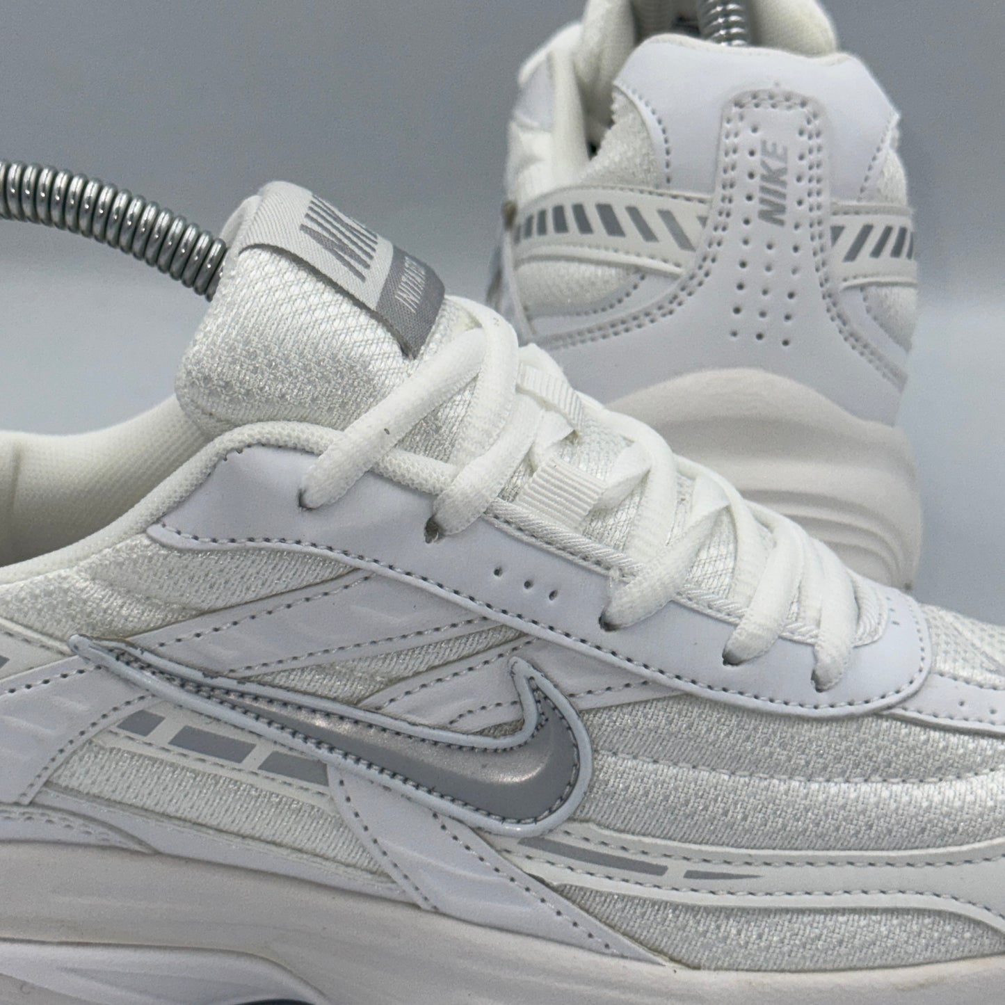 NIKE INITIATOR WHITE SILVER
