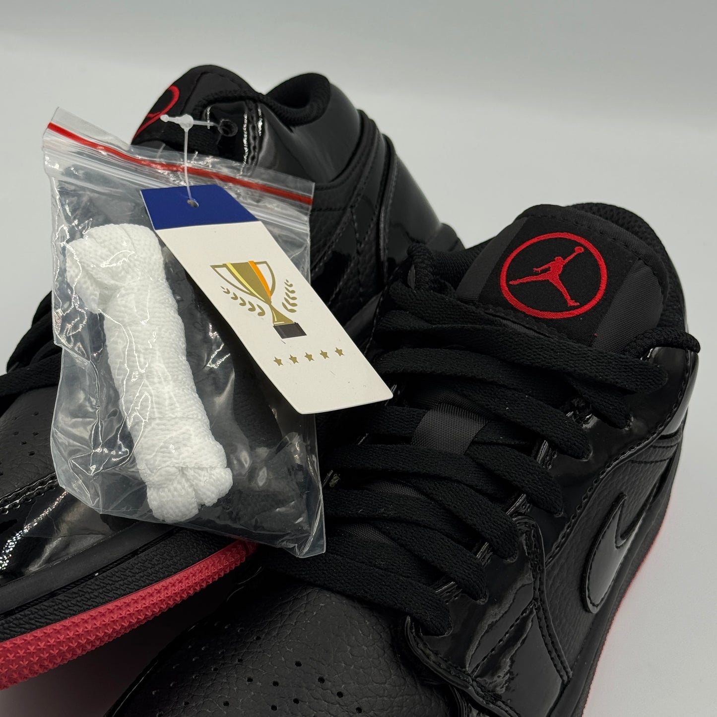 AIR JORDAN 1 LOW RETRO SUELA ROJA