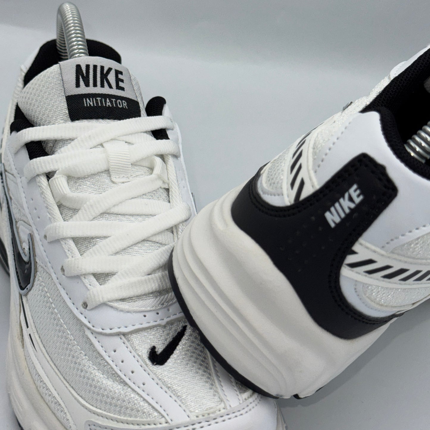 NIKE INITIATOR WHITE & BLACK