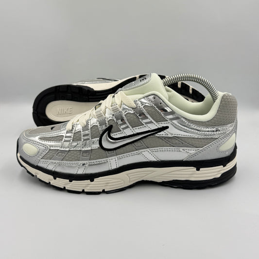 NIKE P-6000 METALLIC SILVER