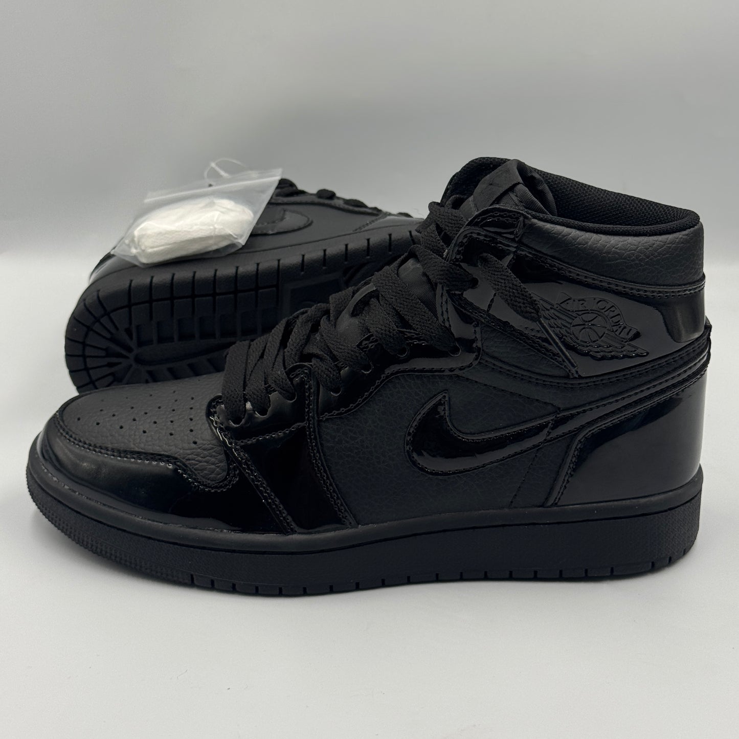 AIR JORDAN 1 MID PATENT TRIPLE BLACK