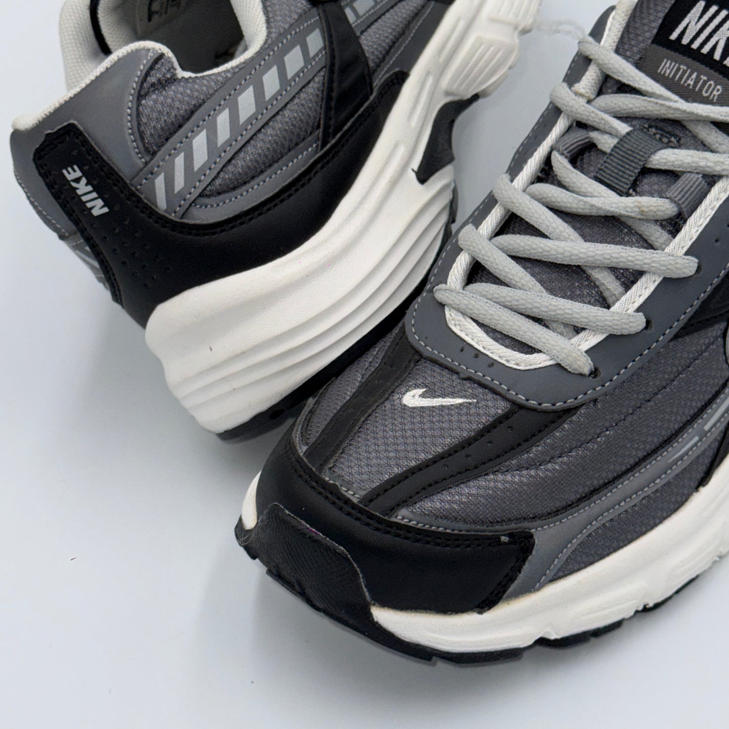 NIKE INITIATOR METALLIC GREY