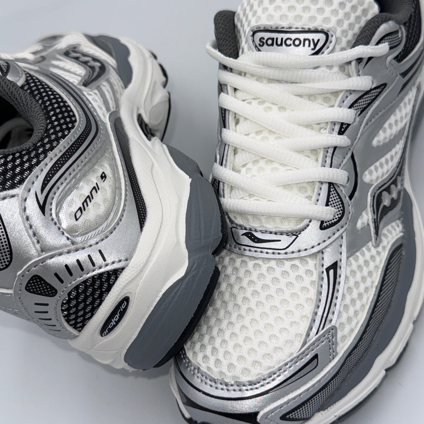SAUCONY OMNI 9 WHITE MICROSHIP GREY