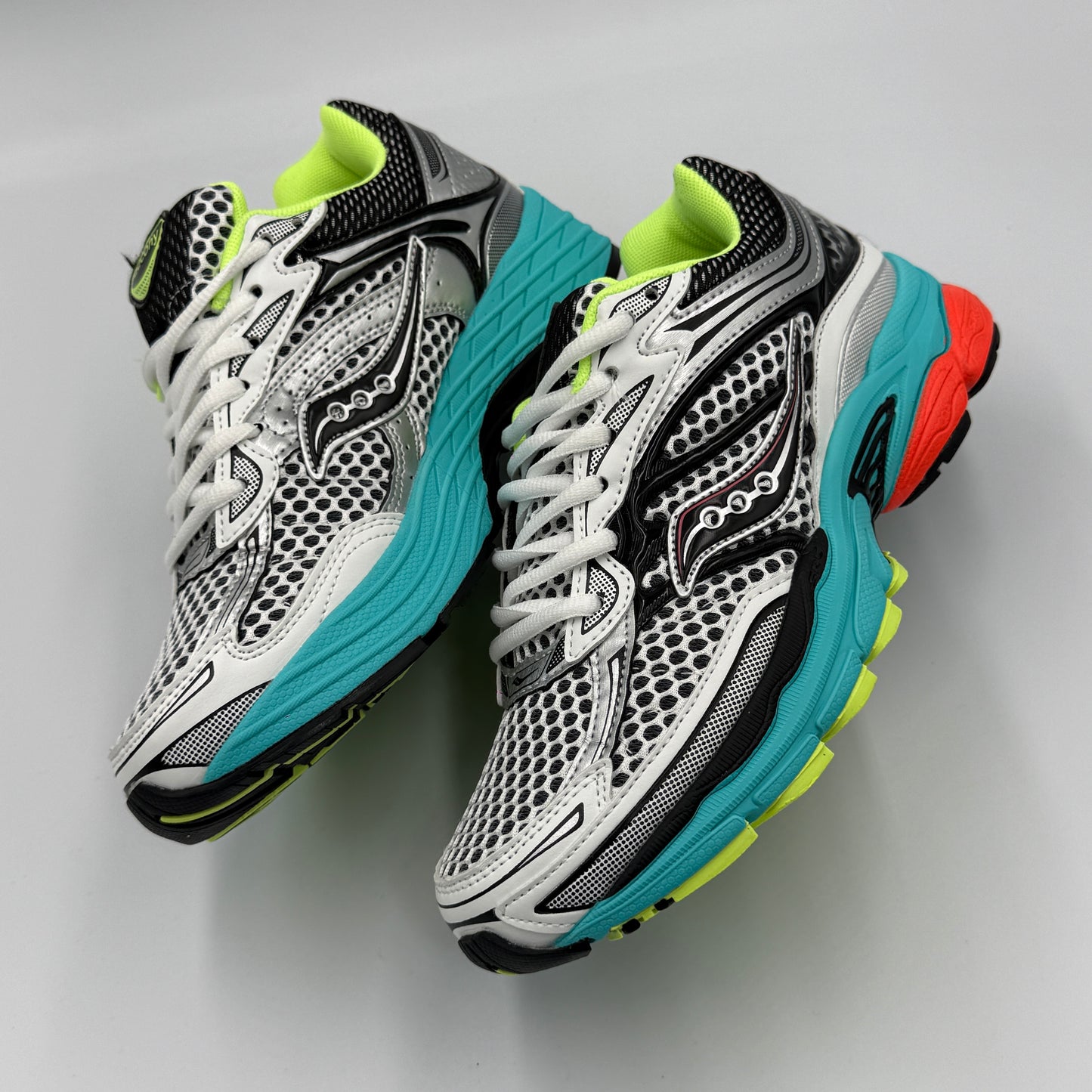 SAUCONY OMNI 9 SILVER MUTANT